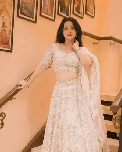 Escort Manewada